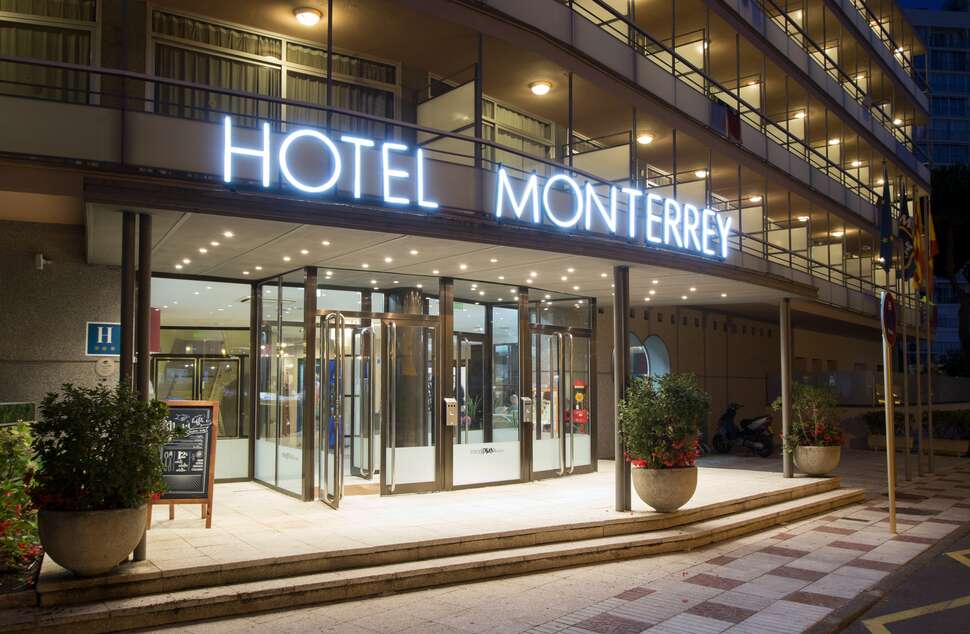 Een foto van de buitenkant van Hotel Monterrey