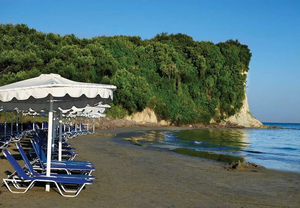Een foto van het strand bij Roda Beach Resort & Spa