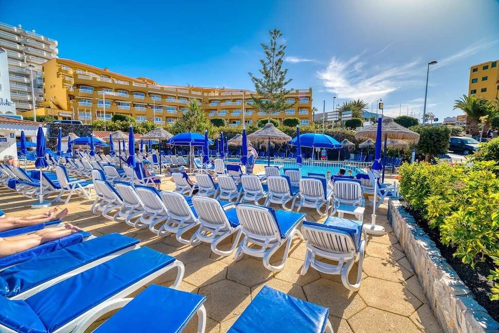 Een foto van het terras bij Ona El Marqués Resort