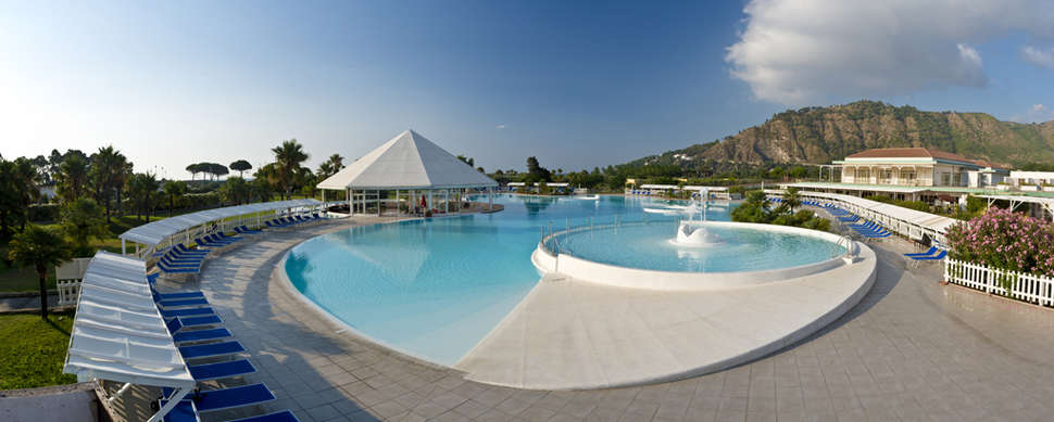 Een foto van het zwembad bij Club Esse Sunbeach