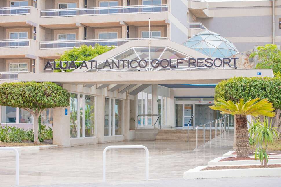 Een foto van de buitenkant van Alua Atlantico Golf Resort