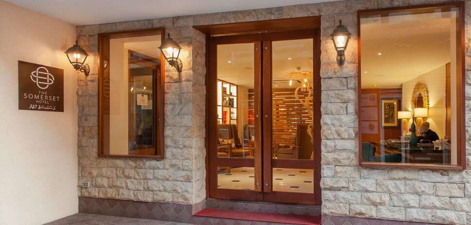 Ein Foto The Somerset Hotel