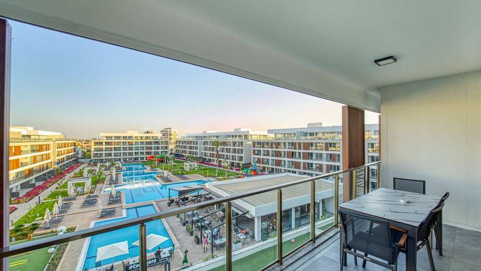 Ein Foto Courtyard Long Beach Holiday Resort