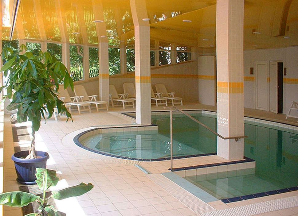 Een foto van het zwembad bij Hotel Riviera