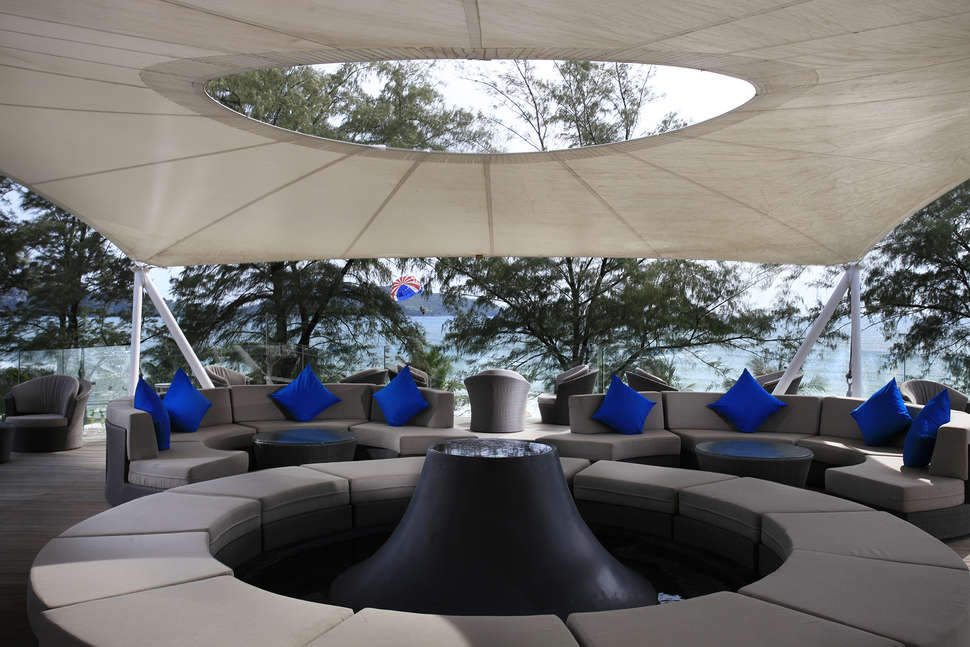 Een foto van het terras bij Phuket Graceland Resort & Spa