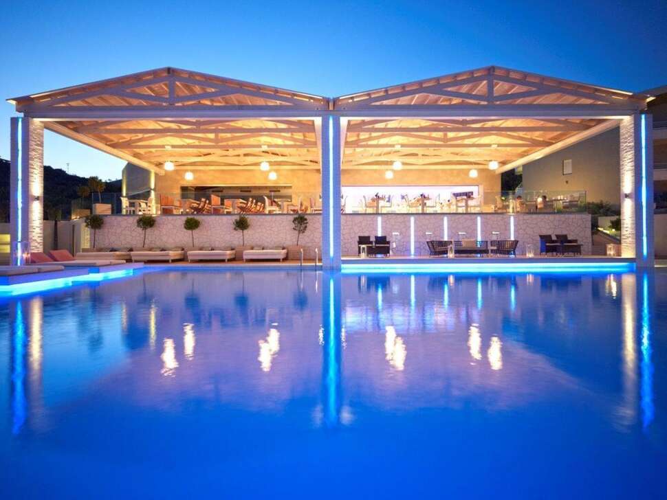 Een foto van het zwembad bij Proteas Blu Resort
