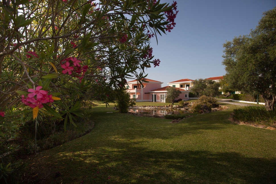 Een foto van de buitenkant van Longevity Cegonha Country Club