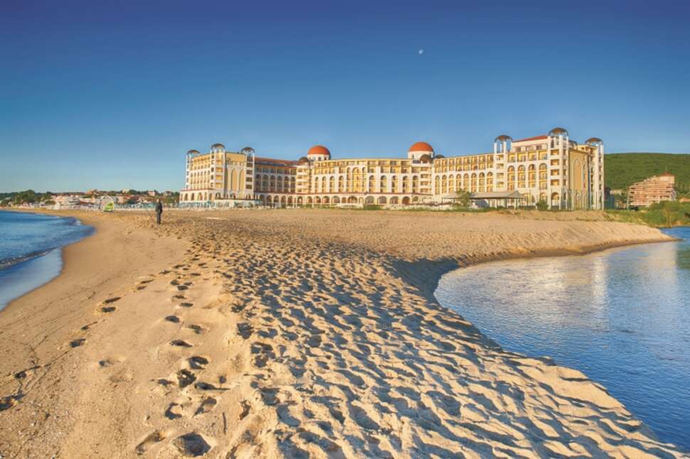Een foto van Alua Helios Bay