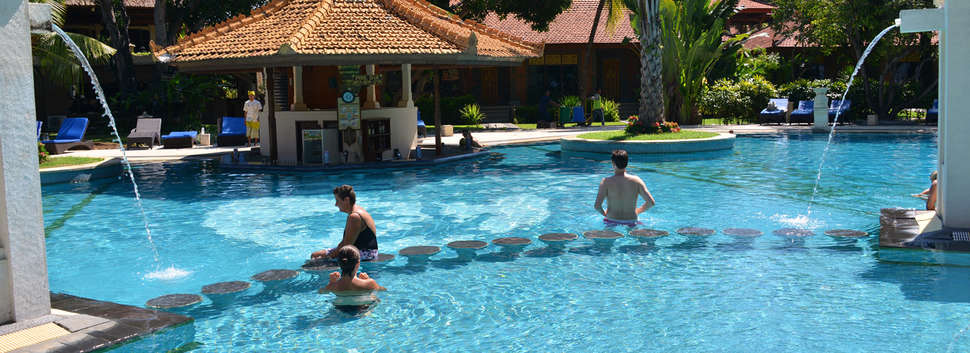 Een foto van het zwembad bij Bali Tropic Resort & Spa
