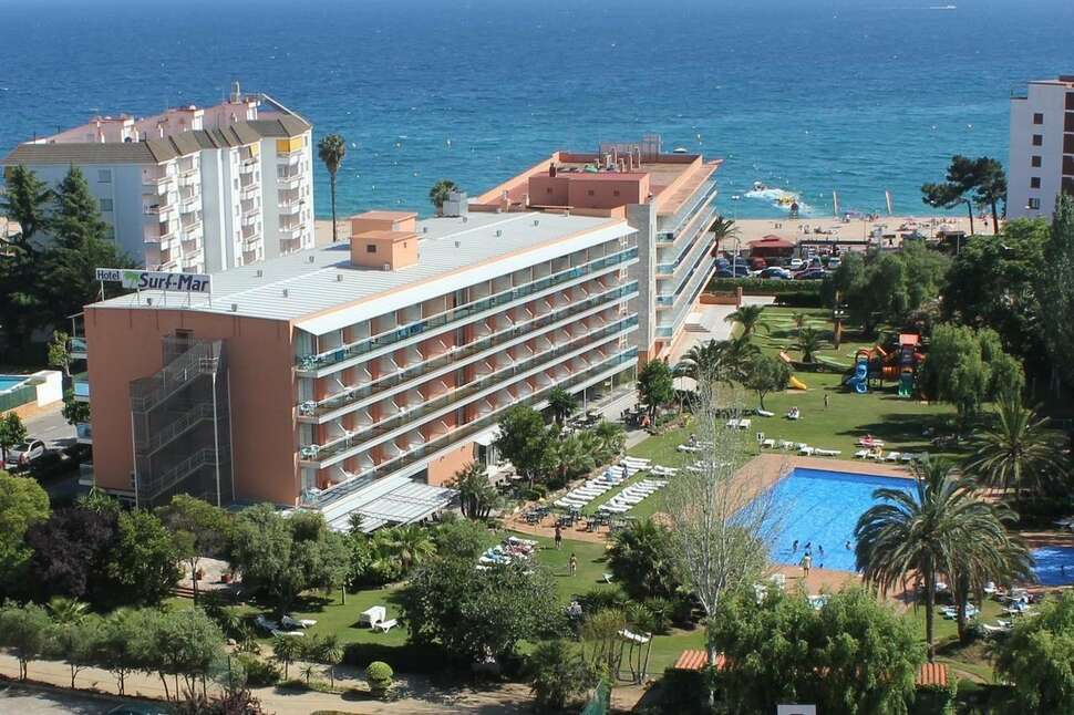 Een foto van de buitenkant van Hotel Surf-Mar by Samba Hotels