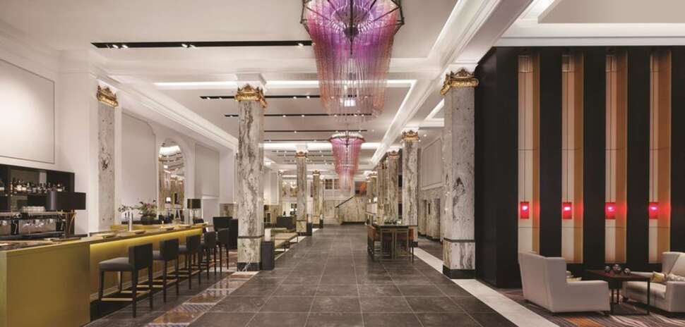 Een foto van het interieur van Reichshof Hotel Hamburg