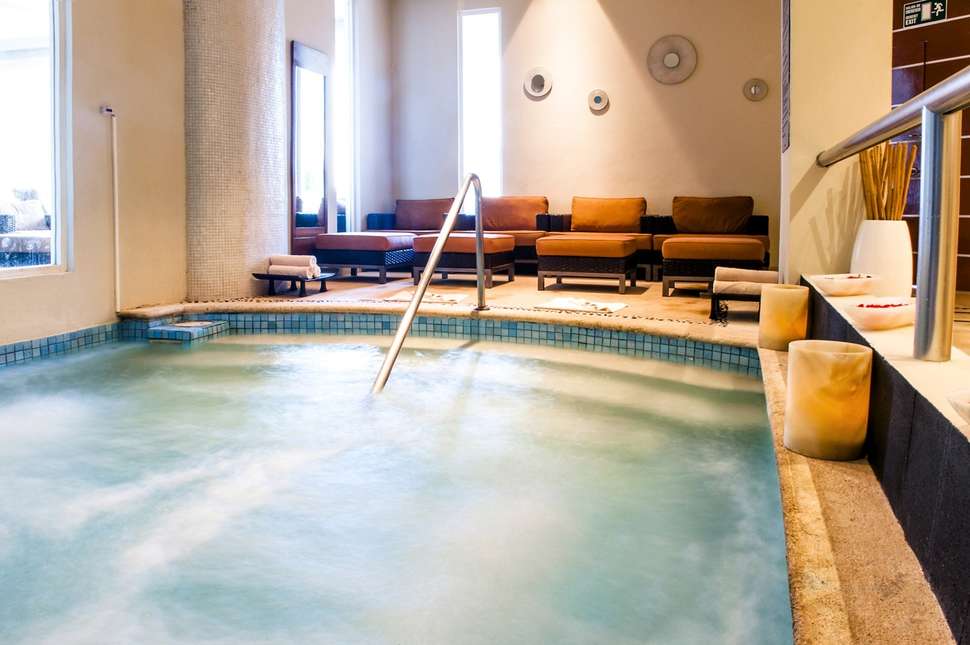 Een foto van het zwembad bij Sun Palace