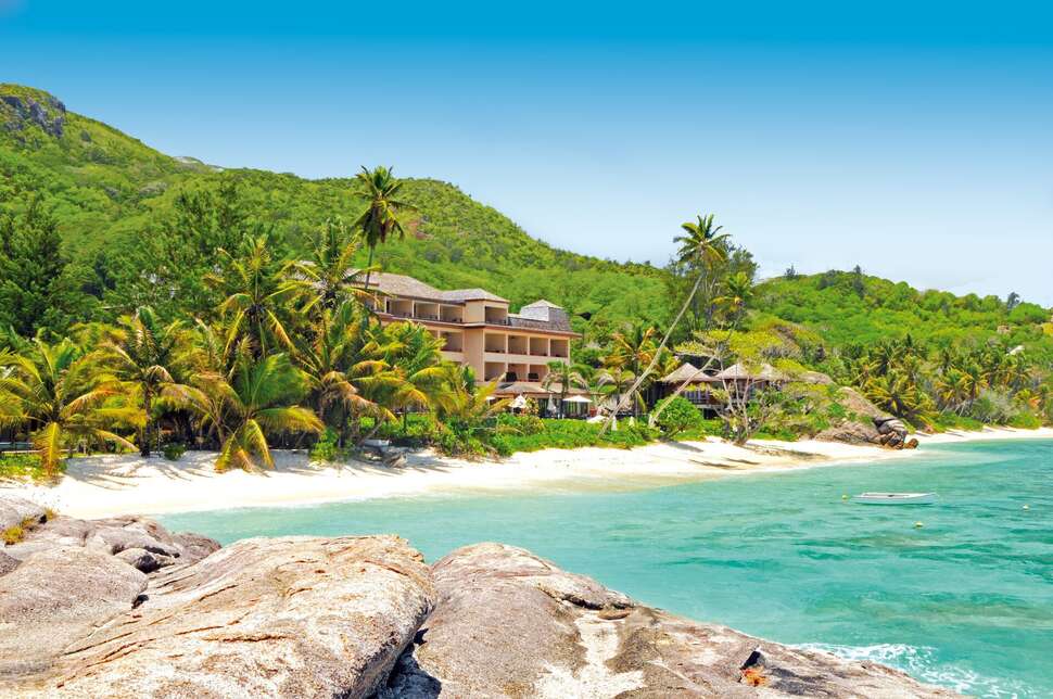 Een foto van de buitenkant van DoubleTree Resort & Spa by Hilton Hotel Seychelles Allamanda