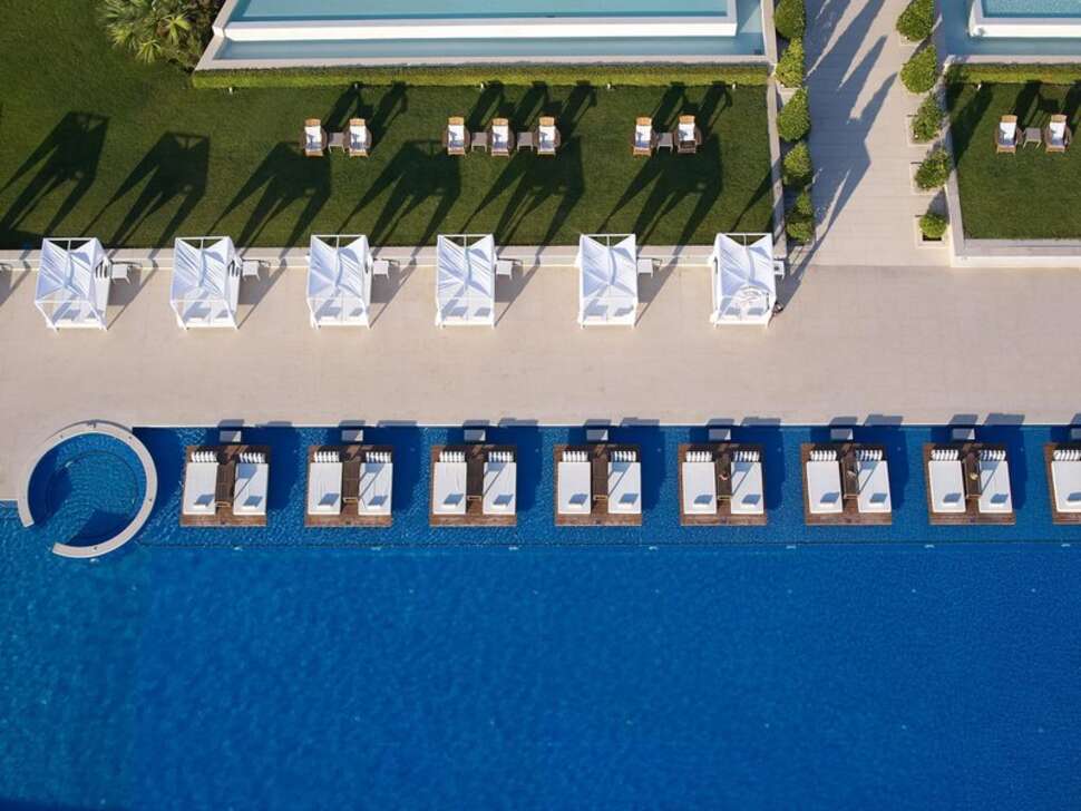 Een foto van het zwembad bij Cavo Olympo Luxury Hotel & Spa
