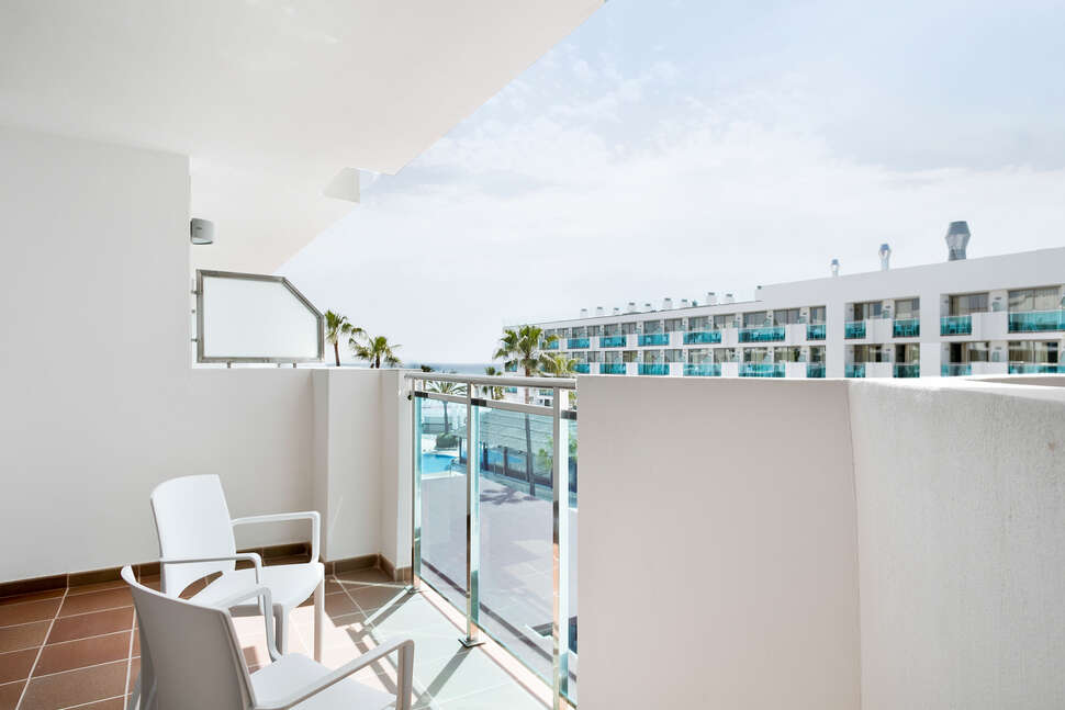 Een foto van het terras bij Best Maritim