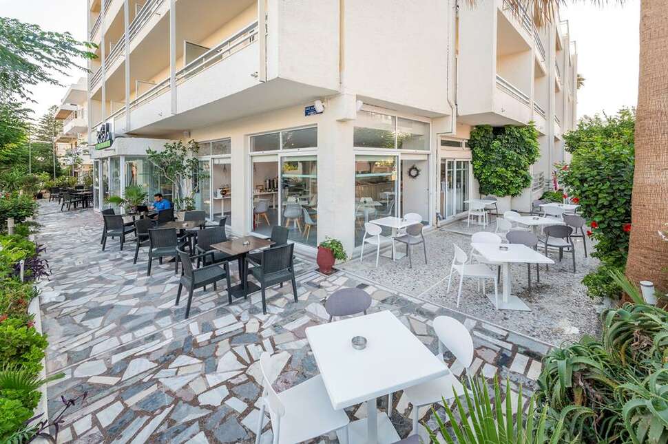 Een foto van het terras bij Koala Hotel
