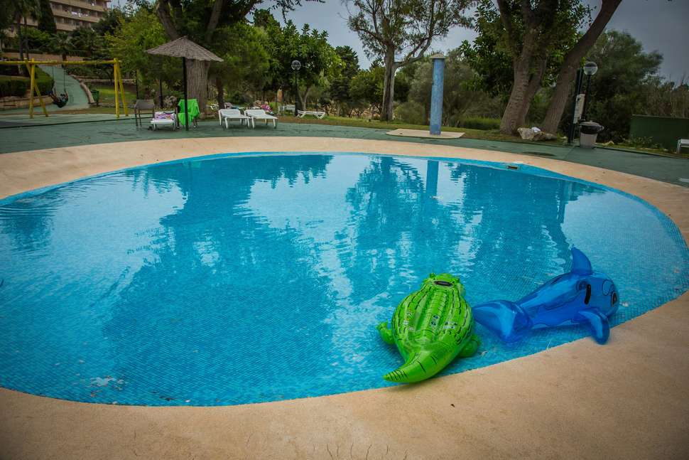 Een foto van het zwembad bij Club Cala Romani