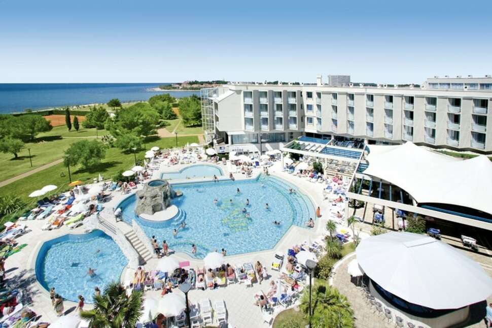 Ein Foto von einer Übersicht des Aminess Vival Maestral Hotel