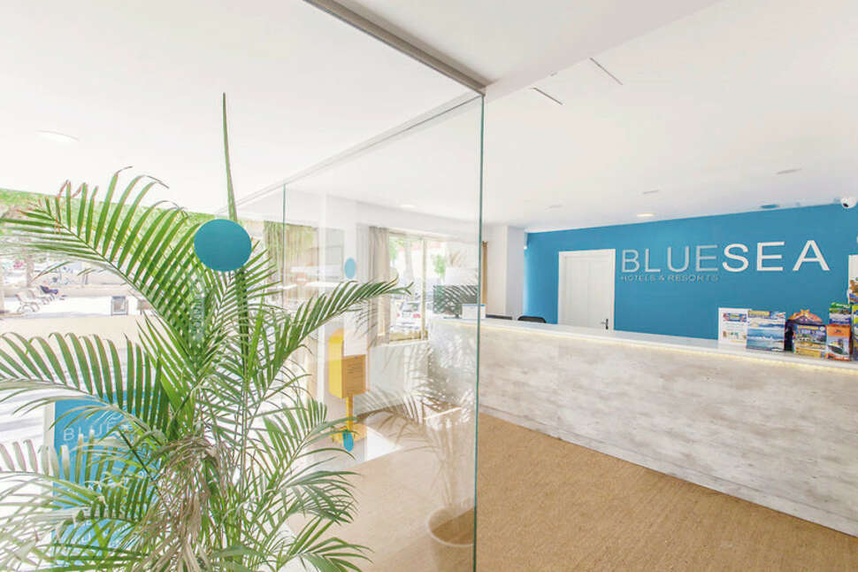 Een foto van het interieur van Blue Sea Arenal Tower