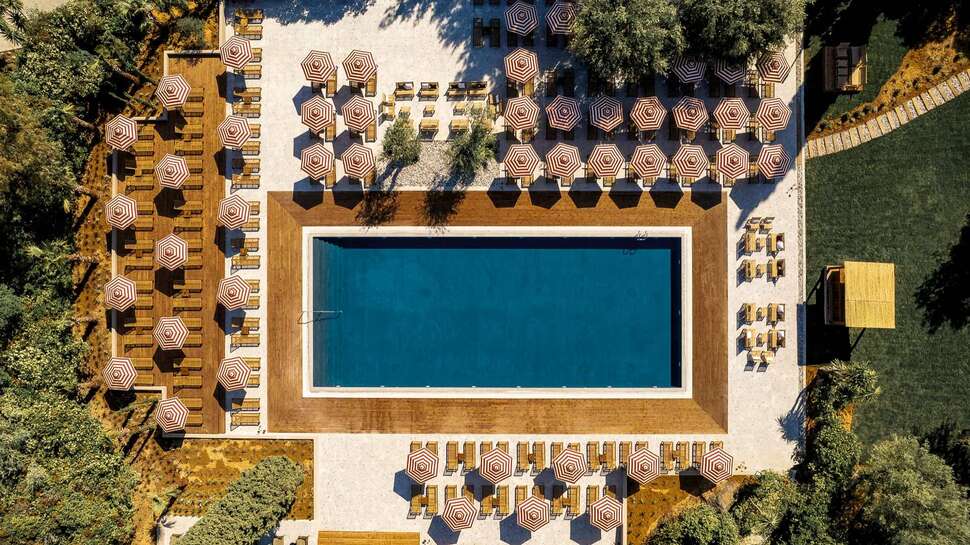 Een foto van het zwembad bij Cook's Club Corfu Hotel
