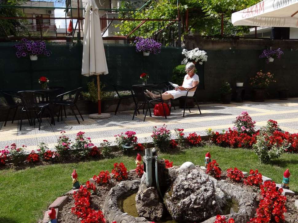 Een foto van het terras bij Appartementen Mite