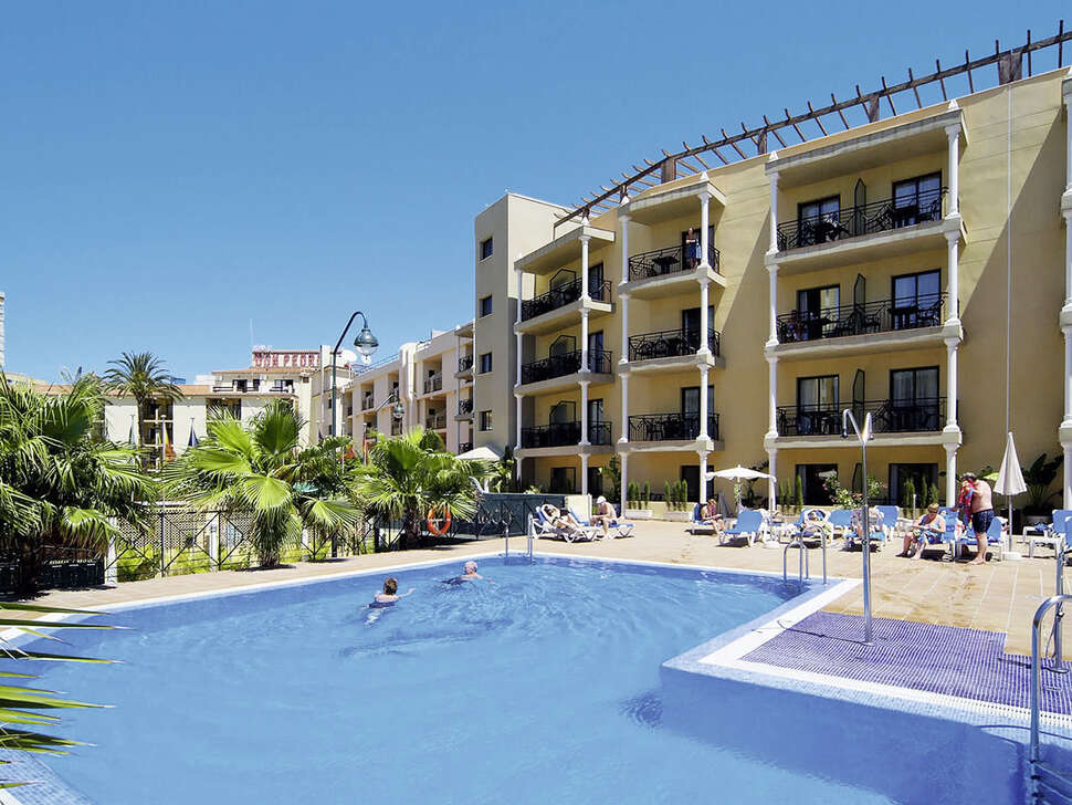 Een foto van het zwembad bij Sol Torremolinos Don Marco