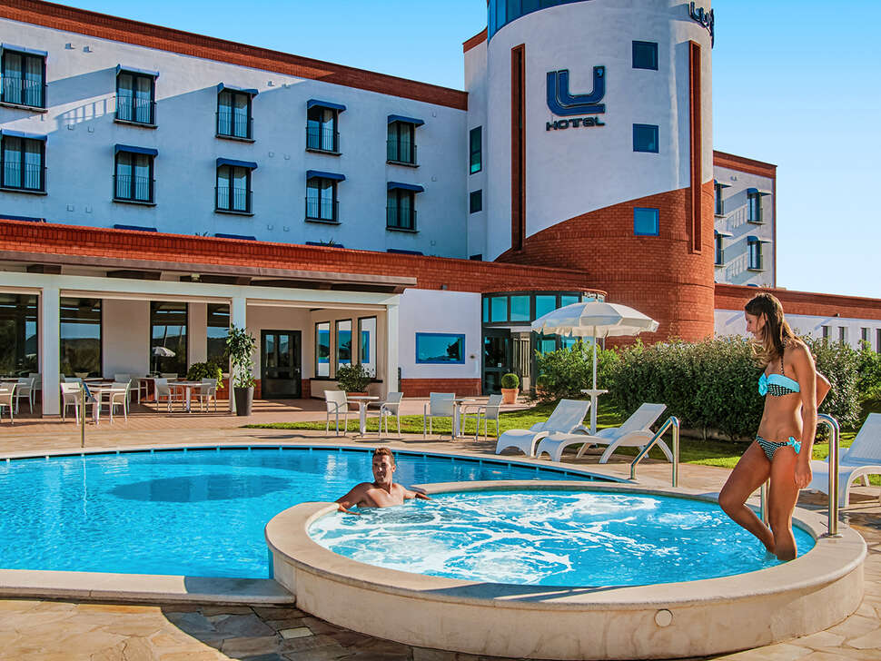 Een foto van het zwembad bij Lu' Hotel Carbonia