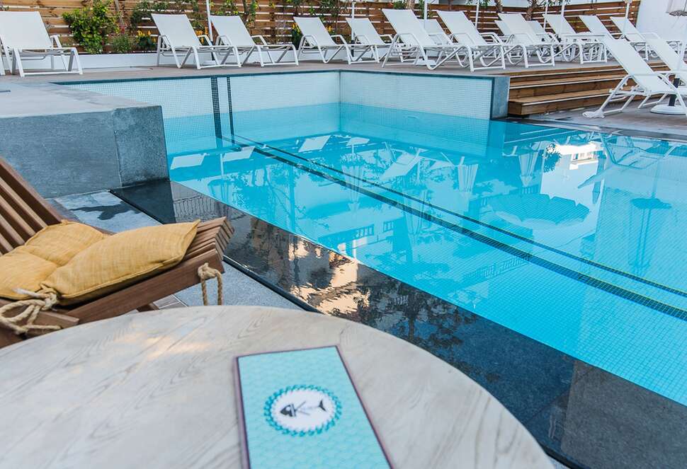 Ein Foto vom Pool im Kahlua Hotel & Suites
