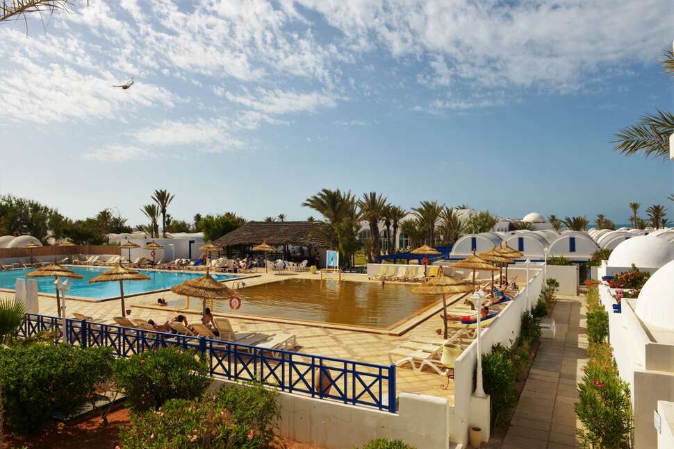 Een foto van het zwembad bij Monarque Dar Jerba Zahra