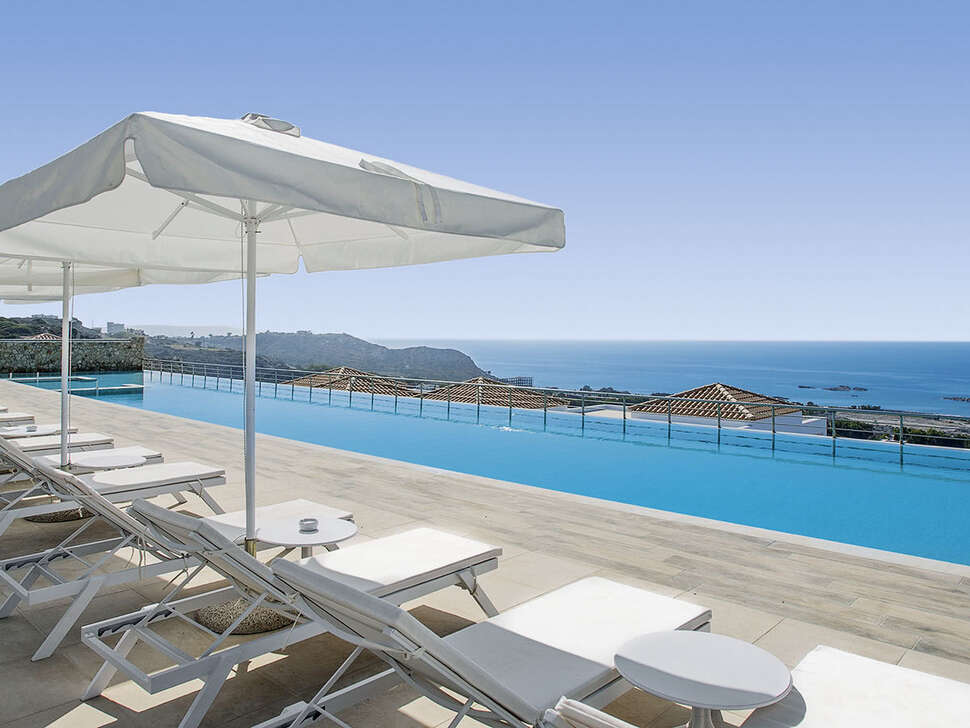 Een foto van het zwembad bij White Rock of Kos