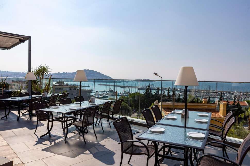 Ein Foto von der Terrasse im Elite World Kusadasi