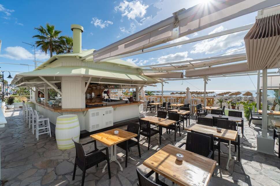 Een foto van het terras bij MS Tropicana