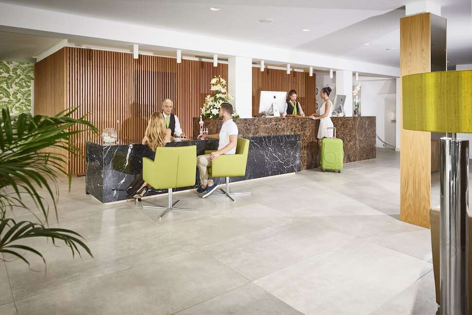 Een foto van het interieur van Flamingo Beach Mate