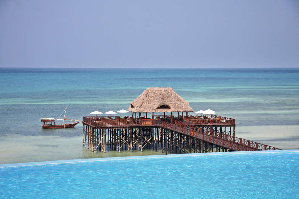 Een foto van het zwembad bij Sea Cliff Resort & Spa