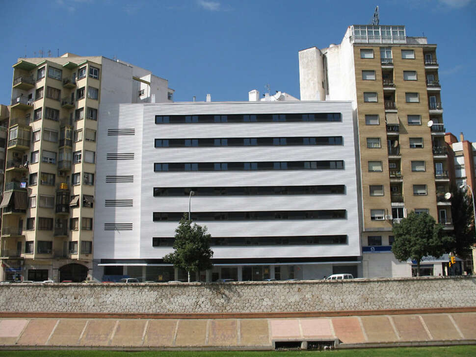 Een foto van de buitenkant van Hotel Guadalmedina
