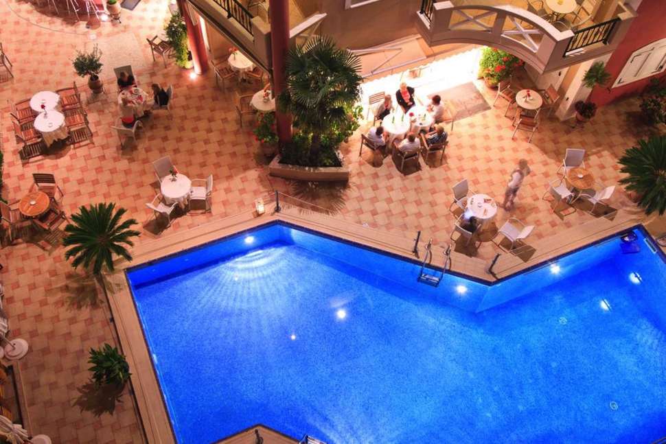 Een foto van het zwembad bij Evilion Sea & Sun Hotel