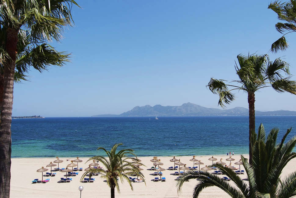 Een foto van het strand bij Hoposa Aparthotel Villaconcha