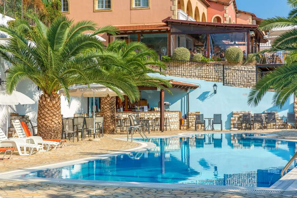 Ein Foto vom Pool im Lido Corfu Sun Hotel