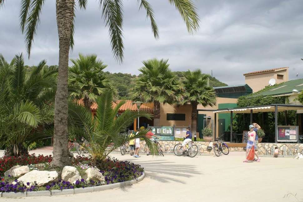 Een foto van de buitenkant van Tamarit Park Resort