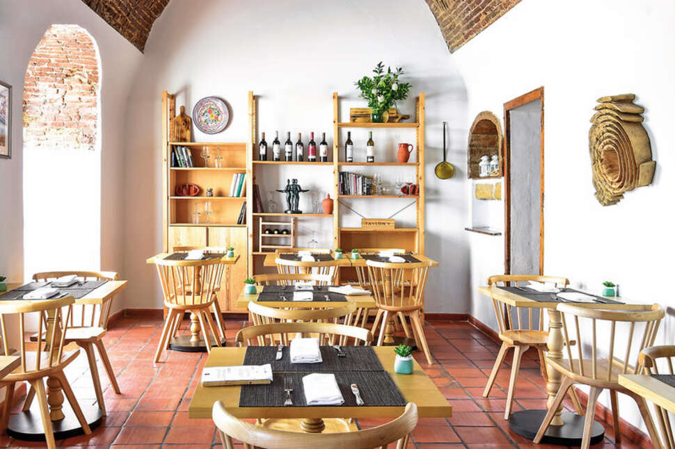 Een foto van The Noble House