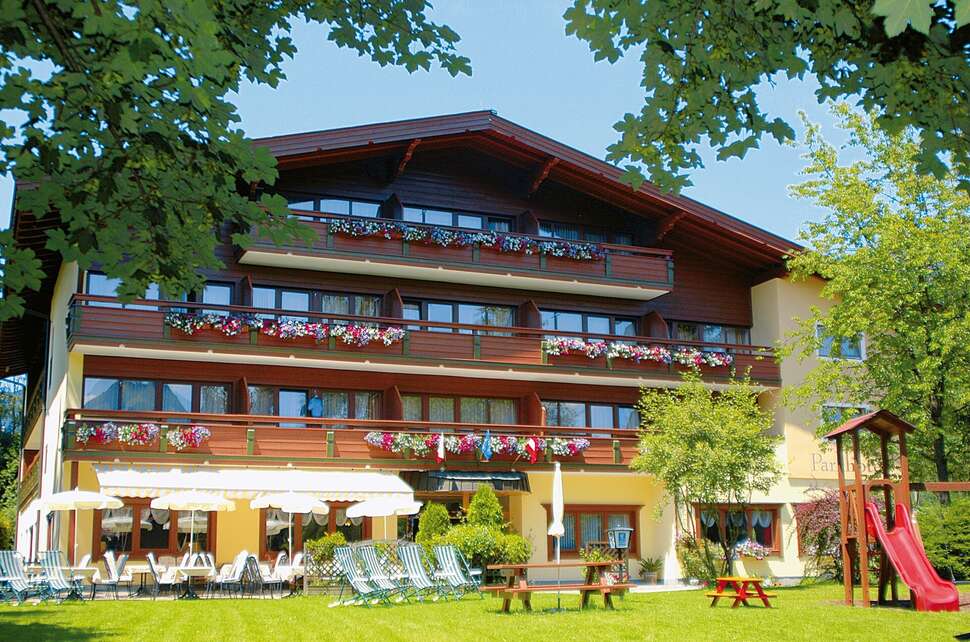 Een foto van de buitenkant van Parkhotel Kirchberg