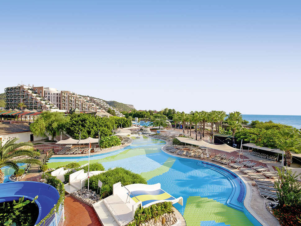 Een foto van het zwembad bij Limak Limra Hotel & Resort