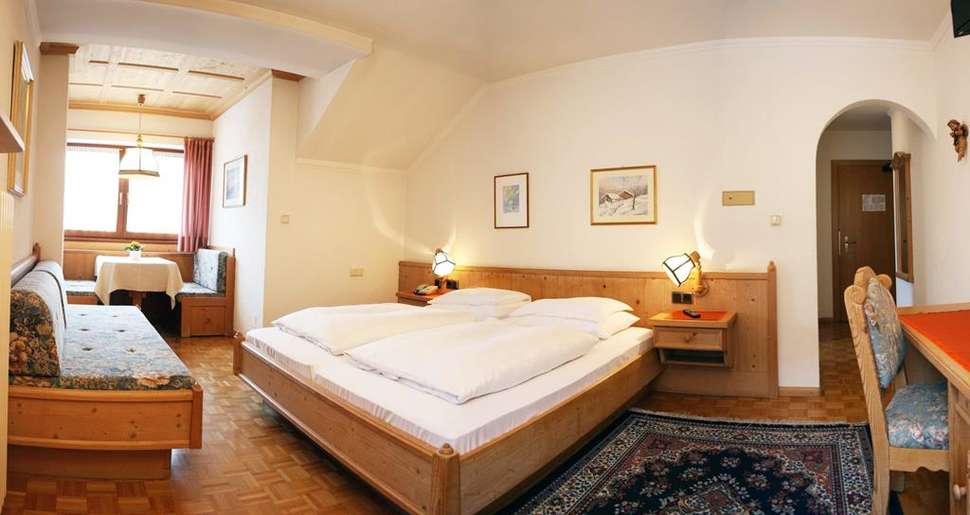 Een foto van een overzicht van Hotel Dolomiti Madonna