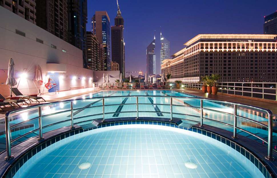 Ein Foto vom Pool im Rose Rayhaan by Rotana