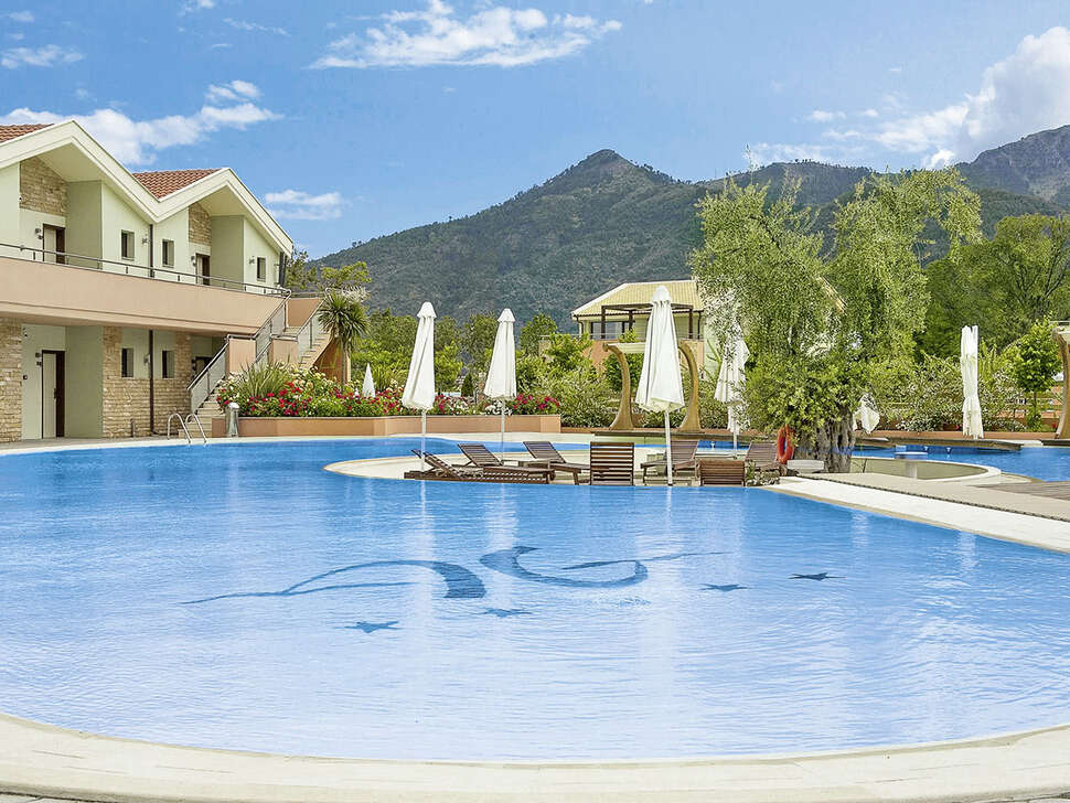 Ein Foto vom Pool im Alexandra Golden Boutique Hotel