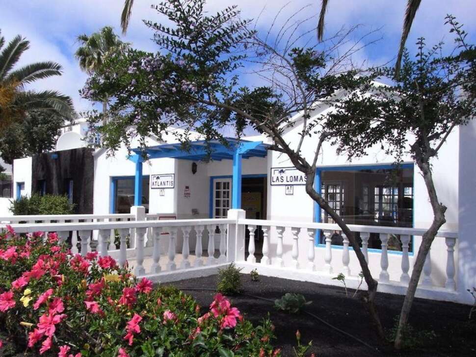 Een foto van de buitenkant van Appartementen Atlantis las Lomas