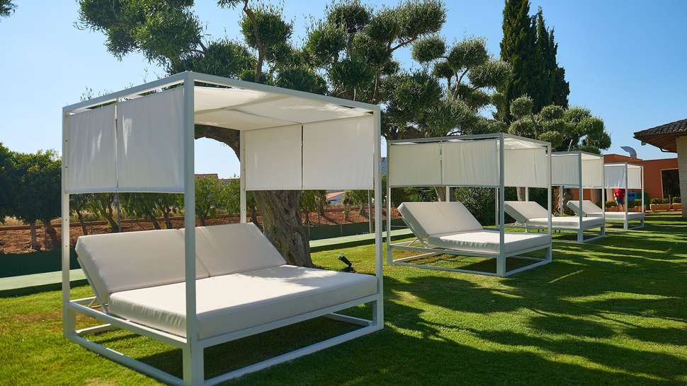 Een foto van het terras bij Hipotels Hipocampo Palace & Spa Hotel
