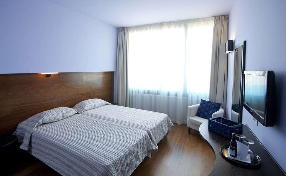 Een foto van een overzicht van Athens Center Square Hotel