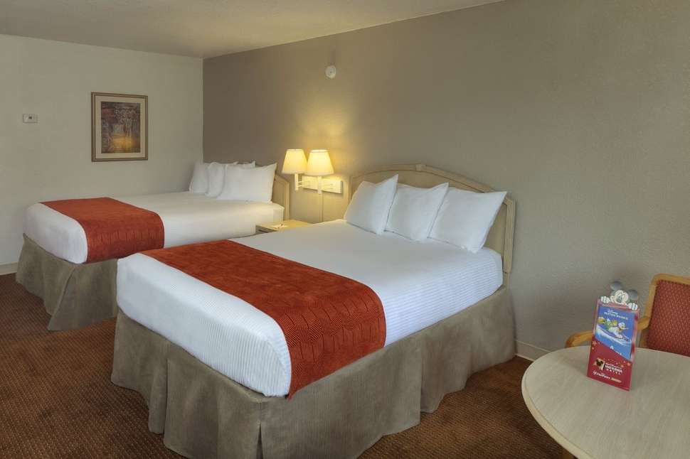 Ein Foto Ramada by Wyndham Kissimmee Gateway