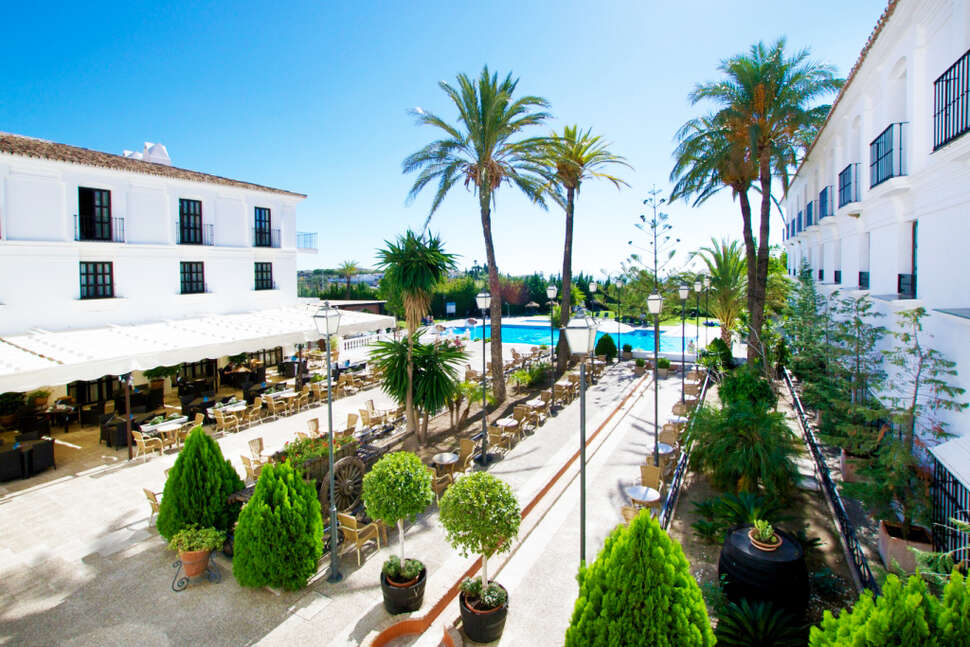 Een foto van het terras bij Ilunion Hacienda de Mijas